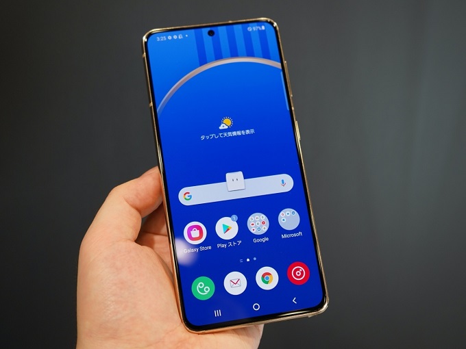 Màn hình AMOLED kích thước 6.2 inch