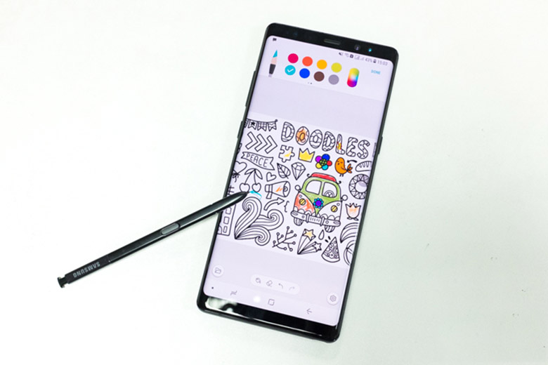 Tính năng đồ họa Galaxy Note 8: Thật tuyệt vời khi bạn có thể mang trải nghiệm đồ họa tuyệt vời đến bất cứ đâu với Galaxy Note 8 của Samsung. Tính năng đồ họa của thiết bị này sẽ giúp bạn tạo ra những tác phẩm nghệ thuật đặc sắc và độc đáo, và trau dồi khả năng sáng tạo của mình.