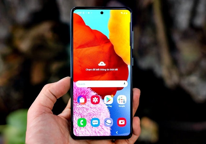 Màn hình Galaxy A71 có nốt ruồi khá nhỏ gọn