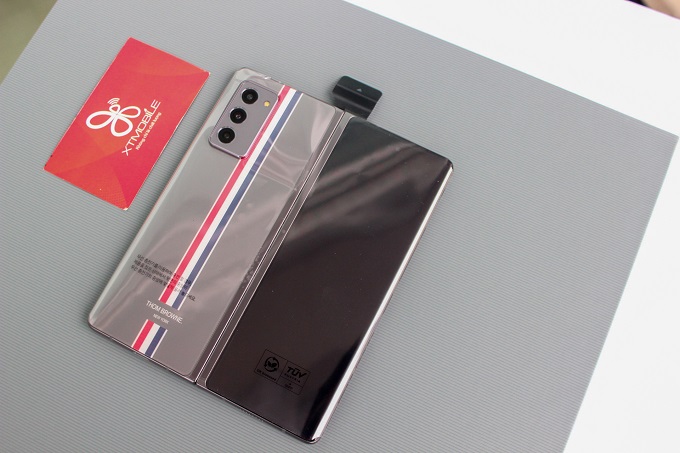 galaxy fold 2 thom browne