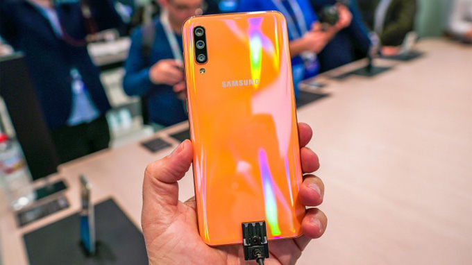 Samsung Galaxy A50 màu vàng