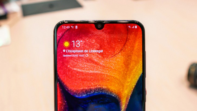 Samsung Galaxy A50 màn hình Infinity-U